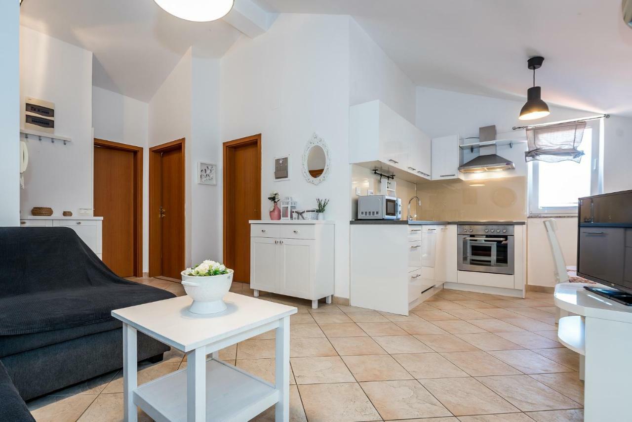 סרימה Apartman Karla Mara Ana Ivan & Jo מראה חיצוני תמונה