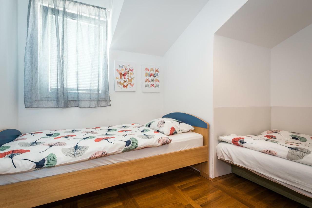 סרימה Apartman Karla Mara Ana Ivan & Jo מראה חיצוני תמונה