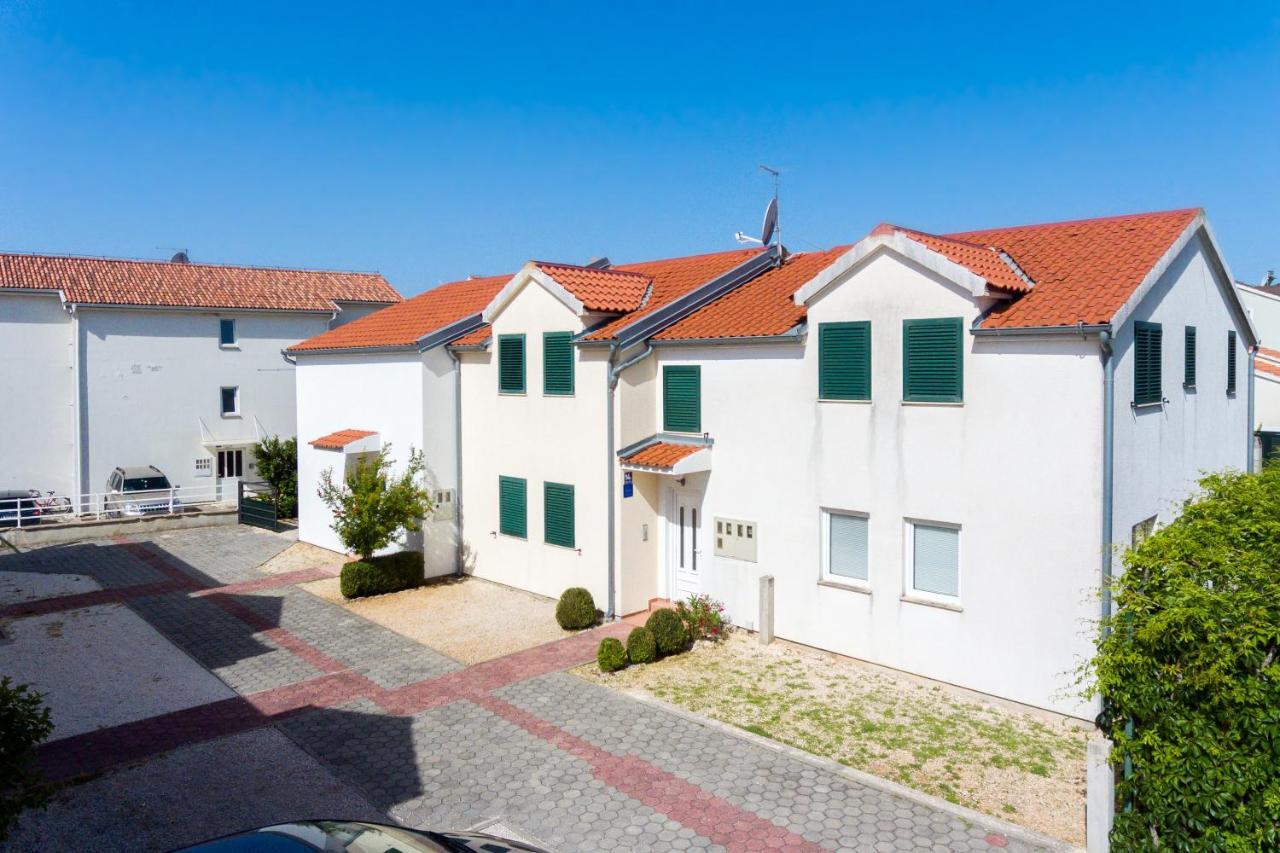 סרימה Apartman Karla Mara Ana Ivan & Jo מראה חיצוני תמונה