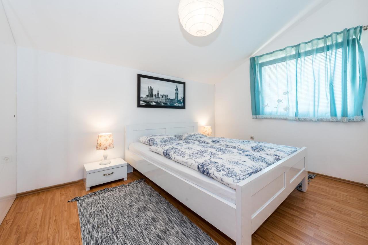 סרימה Apartman Karla Mara Ana Ivan & Jo מראה חיצוני תמונה